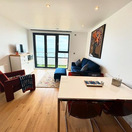 Stunning Beach Front Apartment With Sea Views, Free Parking & Balcony Ramsgate Exterior foto