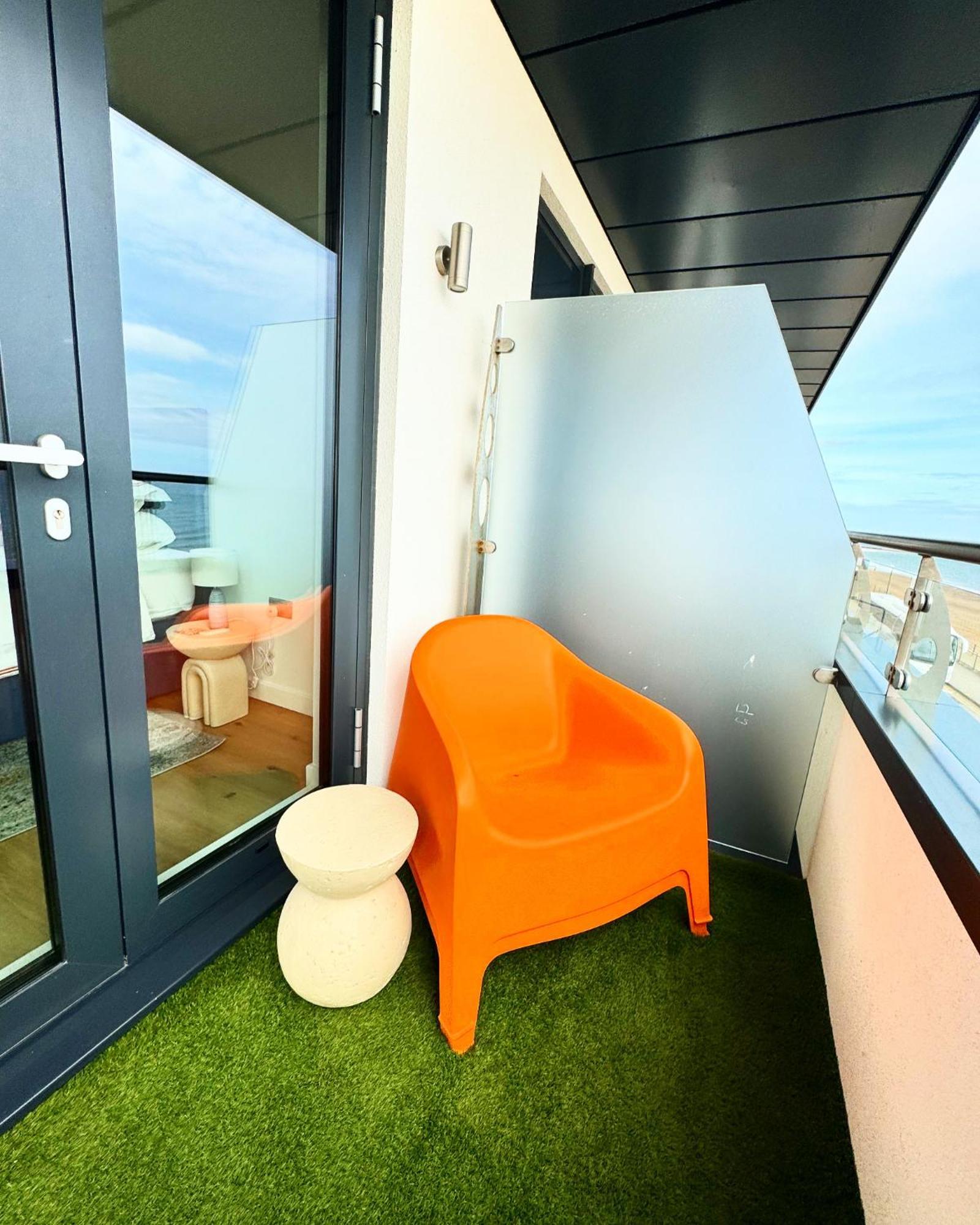 Stunning Beach Front Apartment With Sea Views, Free Parking & Balcony Ramsgate Exterior foto
