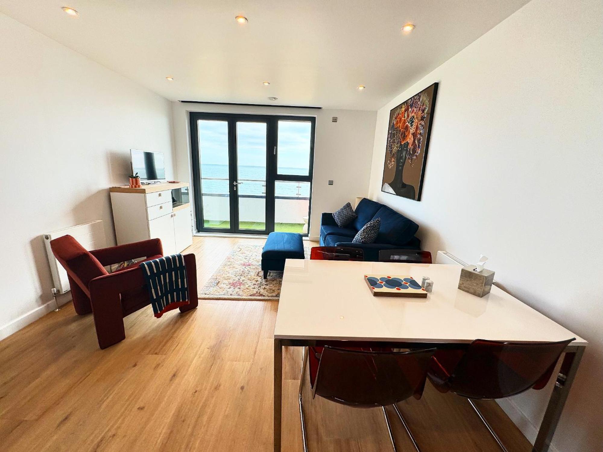 Stunning Beach Front Apartment With Sea Views, Free Parking & Balcony Ramsgate Exterior foto