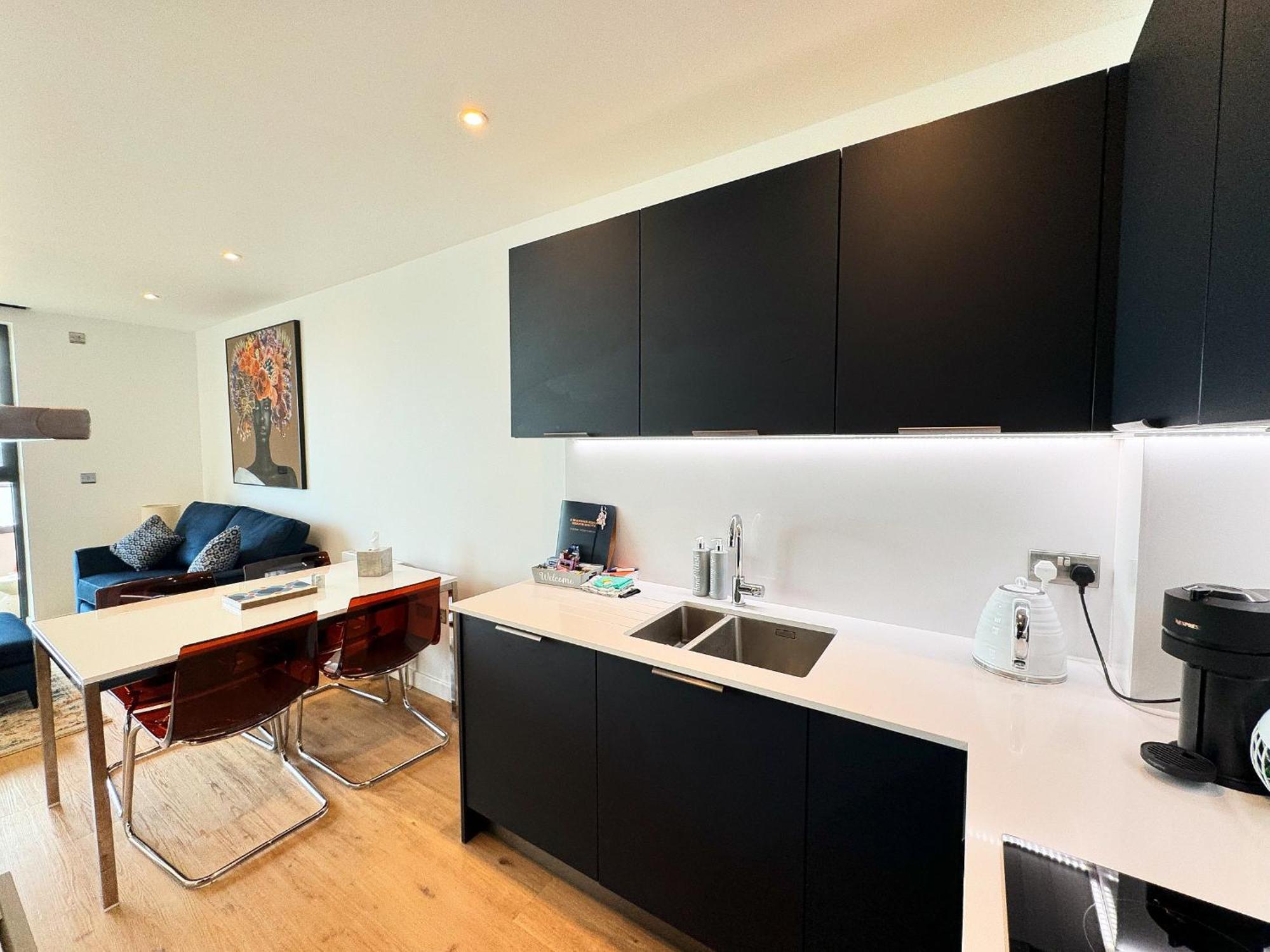 Stunning Beach Front Apartment With Sea Views, Free Parking & Balcony Ramsgate Exterior foto