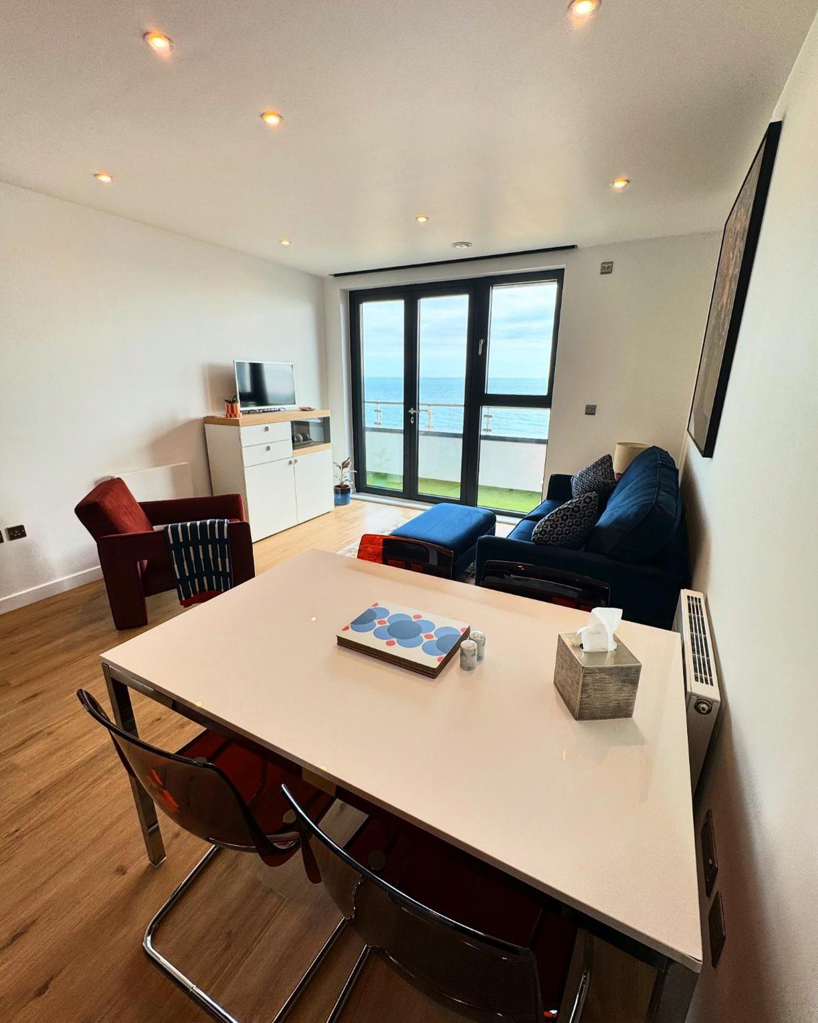 Stunning Beach Front Apartment With Sea Views, Free Parking & Balcony Ramsgate Exterior foto